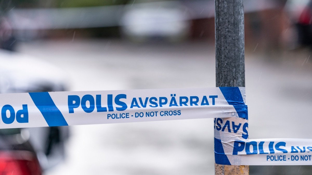 Knivbeväpnad Person Skjuten Av Polis I Uppsala