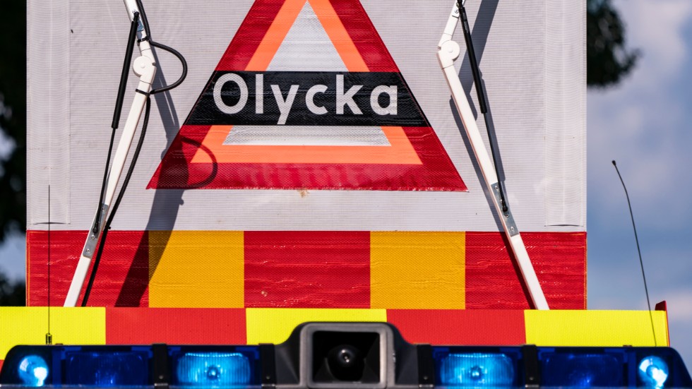 En man i 30-årsåldern har livshotande skador efter en trafikolycka i närheten av Gemla utanför Växjö. Arkivbild.