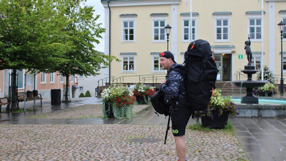 Efter ett stopp på några dagar i Vimmerby vandrar han vidare mot målet, Kalmar.