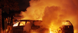 Två bilar brann – i samma område som den stora garagebranden