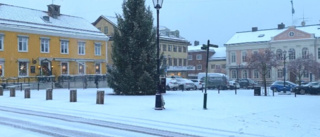 Första snön faller över Vimmerby – då väntas mer • "Kan bli drygt en decimeter"