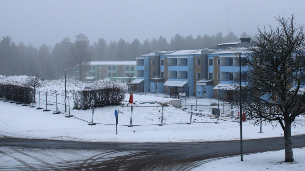 Totalt fem huskroppar och en panncentral har rivits i bostadsområdet Stålhagen.