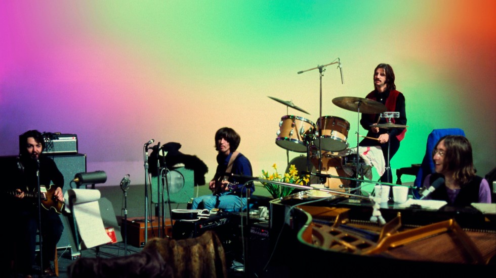 Paul McCartney, George Harrison, Ringo Starr och John Lennon tillbringar några timmar i studion. Pressbild.