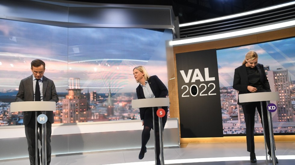 Från vänster; Moderaternas partiledare Ulf Kristersson (M), Socialdemokraternas partiledare Magdalena Andersson (S) och Kristdemokraternas partiledare Ebba Busch (KD) under måndagens partiledardebatt i TV4.