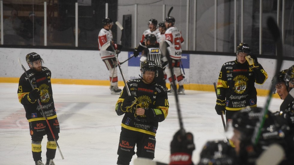 Vimmerby Hockey deppar efter insläppt mål mot Nybro.
