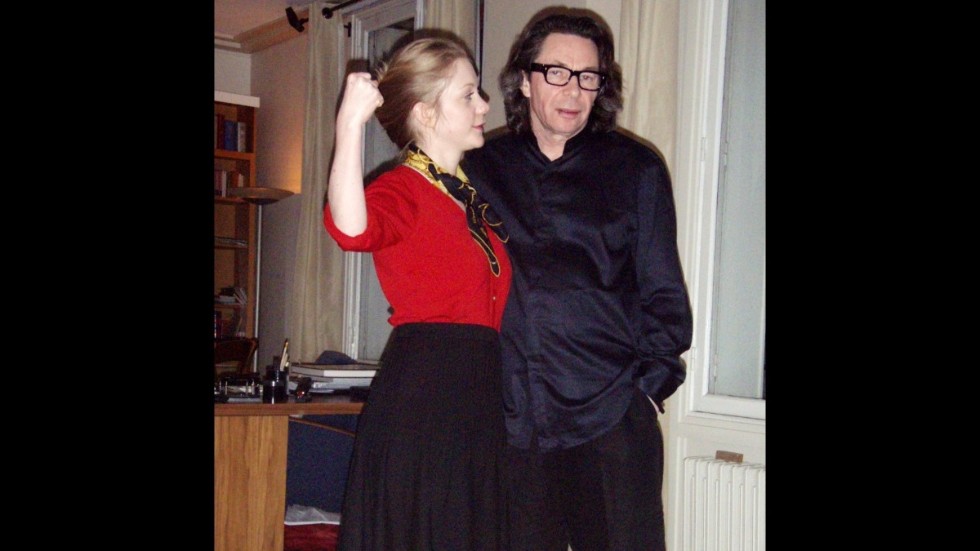 Jean-Claude Arnault tillsammans med Emilia Engblad Béranger, en av de kvinnor som träder fram i filmen. Pressbild.