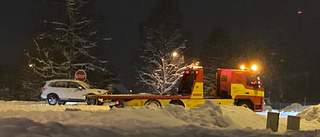 Tre bilar i krock i korsning på Östra Leden