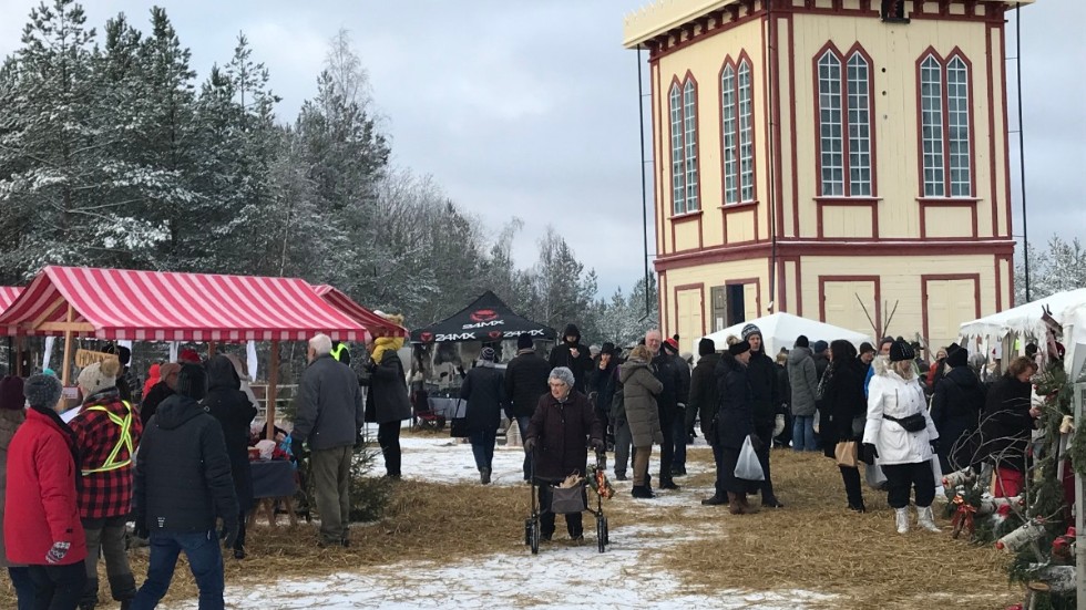 Julmarknaden arrangeras av Föreningen Bersbo koppargruva på historisk mark.