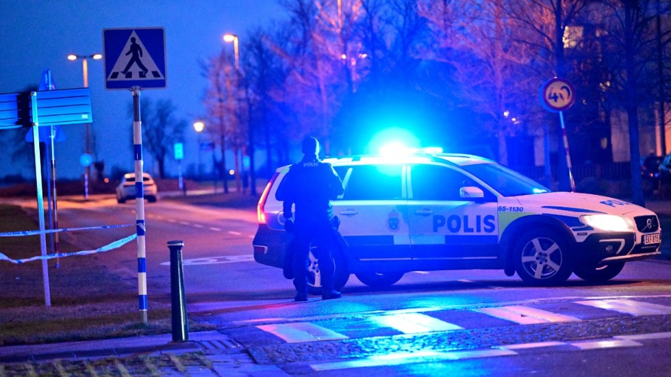 En bil blev beskjuten från en annan bil i Malmö på torsdagseftermiddagen häromveckan.