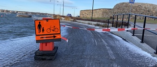 Isbildning stänger cykelvägen • Flytbryggor vid Gertrudsvik vindskadade 