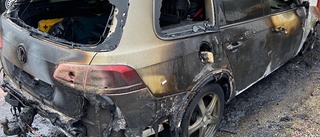 Ännu en nattlig bilbrand i Gnesta – grannar skakade: "Vaknade av en smäll"