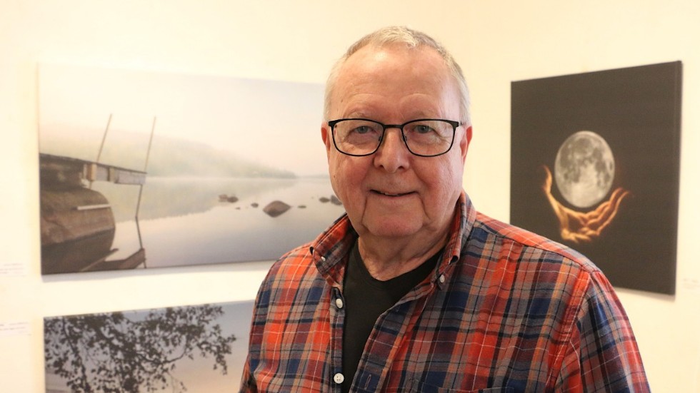 Hans Carlsson hittar ofta sina motiv lokalt. Ofta och gärna med vatten och dimma. Nu visar han bilder på galleri Kopparslagaren.
