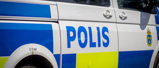 Tonårskille rånad i centrala Enköping – två män gripna