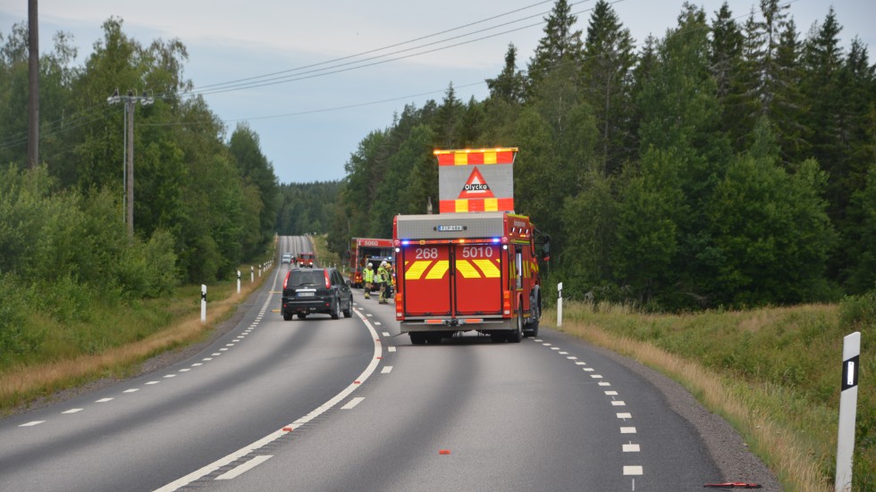 Räddningstjänst från både Vimmerby och Mariannelund fanns längs med riksväg 40 där olyckan inträffat, närmare Mariannelund. 