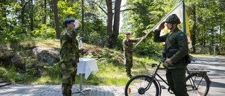 BILDERNA: Här kommer arméns stafettmeddelande på cykel