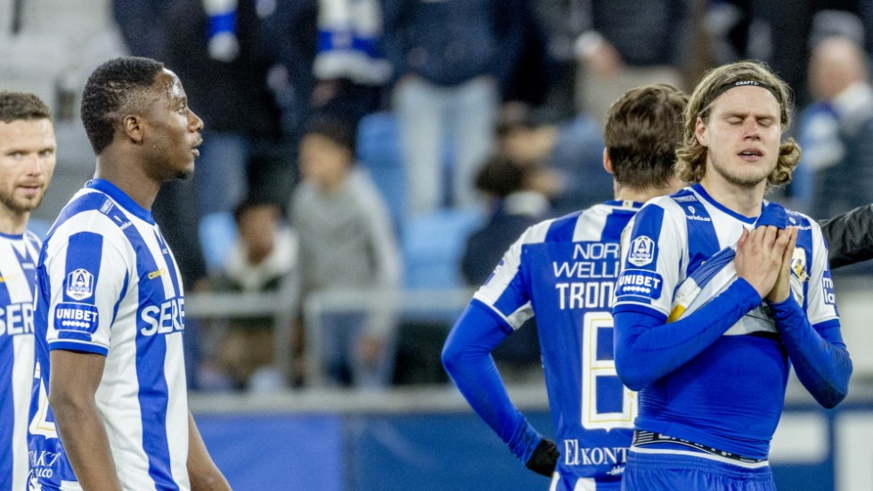 Suleiman Abdullahi och Gustaf Norlin deppar efter förlusten mot Malmö FF.