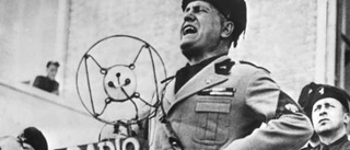 Benito Mussolini försvinner in i tapeten