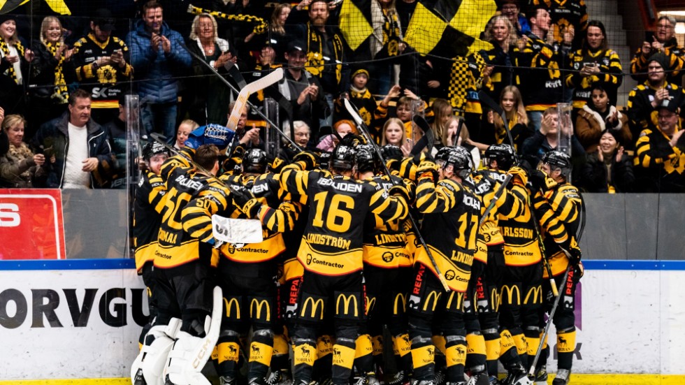 Skellefteå's players celebrate after Jonathan Pudas scored the match-deciding 3-2 goal in the fifth period during semifinal five in the SHL between Skellefteå and Örebro n Skellefteå on Easter Sunday
