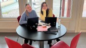 Julia och Anna planerar årets studentbal i Hultsfred