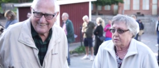 TV: Uppsalaborna köade, köade och köade • Bertil och Anita: "Har aldrig varit med om det här"