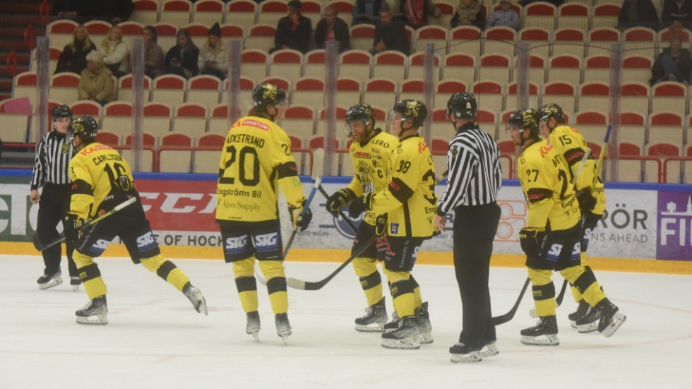 Vimmerby Hockey jublar efter 2-1-reduceringen mot Troja.