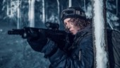 Skridskoåkande elitsoldater på självmordsuppdrag i svenska krigsfilmen "Svart krabba"