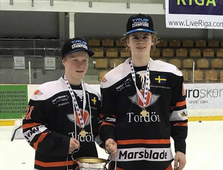 VH-killarna Hampus Karlsson och Theo Lundqvist slutade femma med Småland i TV-pucken.