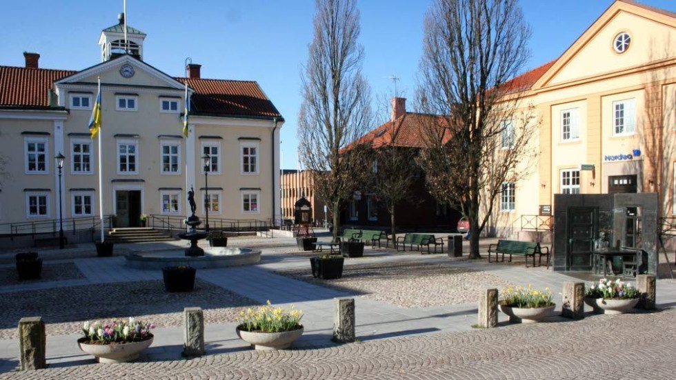 Rådhustorget har inget namn enligt Bevara Vimmerby som vill döpa platsen till "Astrid Lindgrens torg".