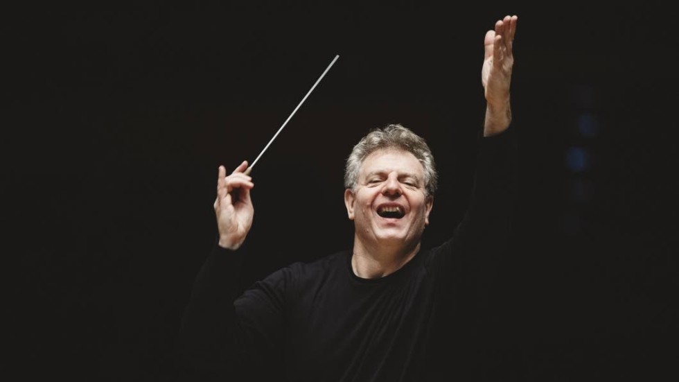 Karl-Heinz Steffens dirigerar Norrköpings symfoniorkester.