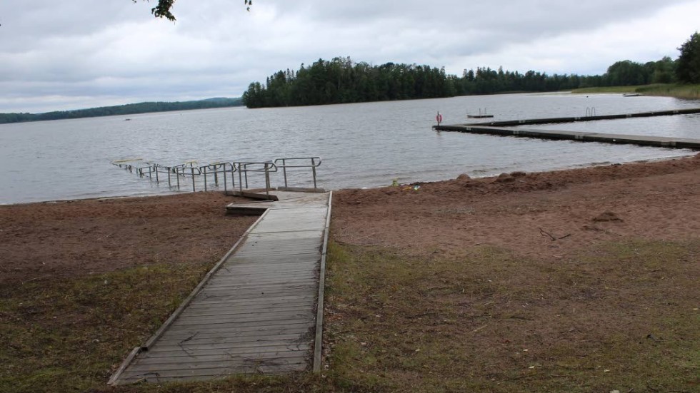 Rampen börjar ganska högt upp på stranden.