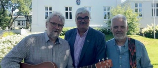 Juholt tar islänska musiker till Västervik
