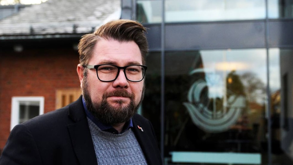 Kommunstyrelsens ordförande, Dan Nilsson (S), ser allvarligt på beskedet från Kalmar tingsrätt. "Jag reagerade med bestörtning", säger han.