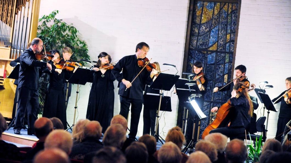Violinisten Phillippe Graffin spelade tillsammans med Camerata Nordica i Marieborgskyrkan 2015.