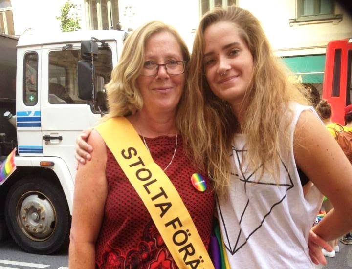 Rosanna Nilsson (till höger), här tillsammans med sin mamma Marie Johansson, under en tidigare Pride-festival i Stockholm.