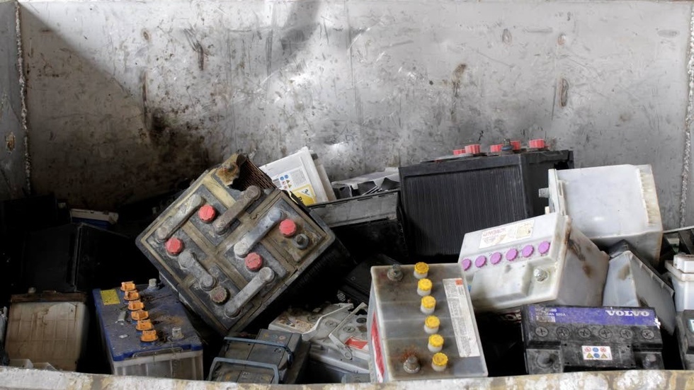 2,5 ton bilbatterier ska ha försvunnit från en avfallsanläggning i Vetlanda.