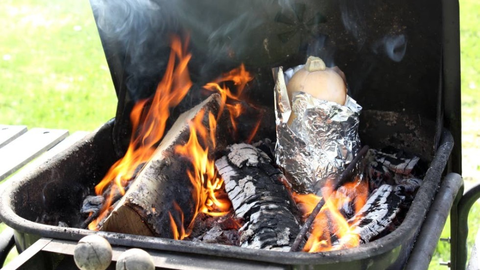 Många undrar om det är okej att grilla under eldningsförbudet.