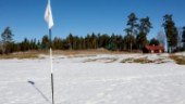 Snö, tjäle och kyla försenar golfsäsongen i Östergötland: "Helt vitt"