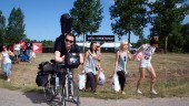 Artist cyklar förbi Tjust – och gästar Visfestivalen • Ytterligare ett gig