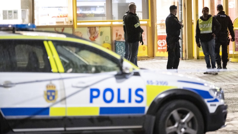 Andelen svenskar som uppger att de utsatts för brott fortsätter att minska. Arkivbild.