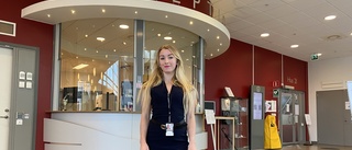 Lina, 28, tvingas pausa plugget – för att jobba heltid som receptionist: "Har inte råd annars"