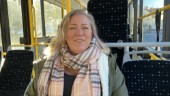 Hon nappade på erbjudandet om gratis resor – Sandabon Terese Askerstedt tillbaka i skolbussen: "Jättebra grej"