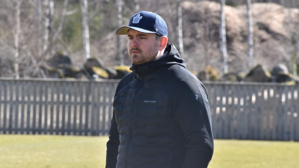 Djursdala SK:s tränare David Henriksson fick se sitt lag släppa in sju mål.