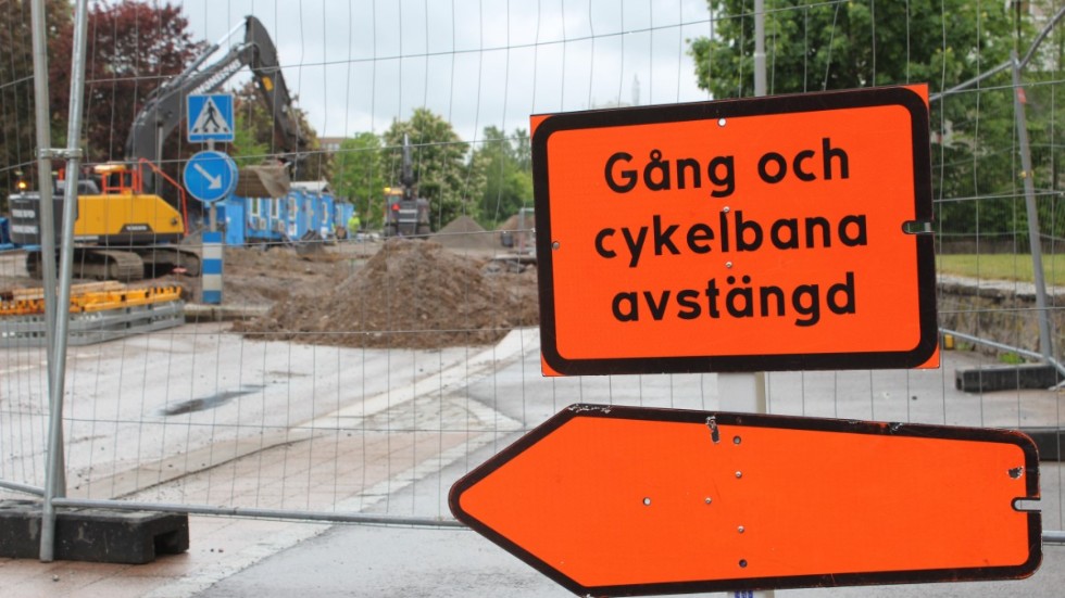 Norrköpings kommun vill att fler går och cyklar till jobbet. Då måste vi kunna veta i förväg att det alltid är tryggt och enkelt att gå till fots eller cykla, skriver Erik Petersson.