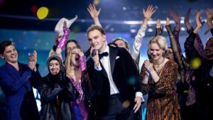 Idolvinnaren Birkir uppträder på Nationaldagen i Enköping • Firandet tillbaka efter pandemipaus