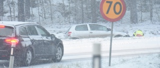 Flera olyckor när snön och halkan drog in ✓Räddningstjänstens varning: "Ge er inte ut i trafiken"