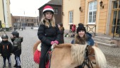 Så var julskyltningen i Vimmerby och Hultsfred • VIDEO: Hör körens pampiga ballad