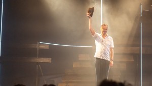 Så bra var Olof Wretling på Eskilstuna teater: "Publiken får både skratta och gråta"