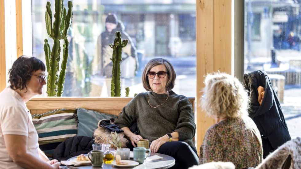 "We often sit at this table." Friends Kristina Oskarsson, Ellinor Lindberg and Helén Hultman have an afternoon coffee at Paolos.