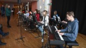 Spelglädje när unga pianolöften uppträdde för publik