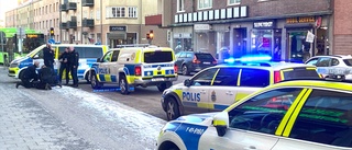 Förklaringen till stora polisinsatsen i centrala Eskilstuna: "Väldigt obehagligt när det händer"